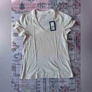 Women’s off white v neck tee